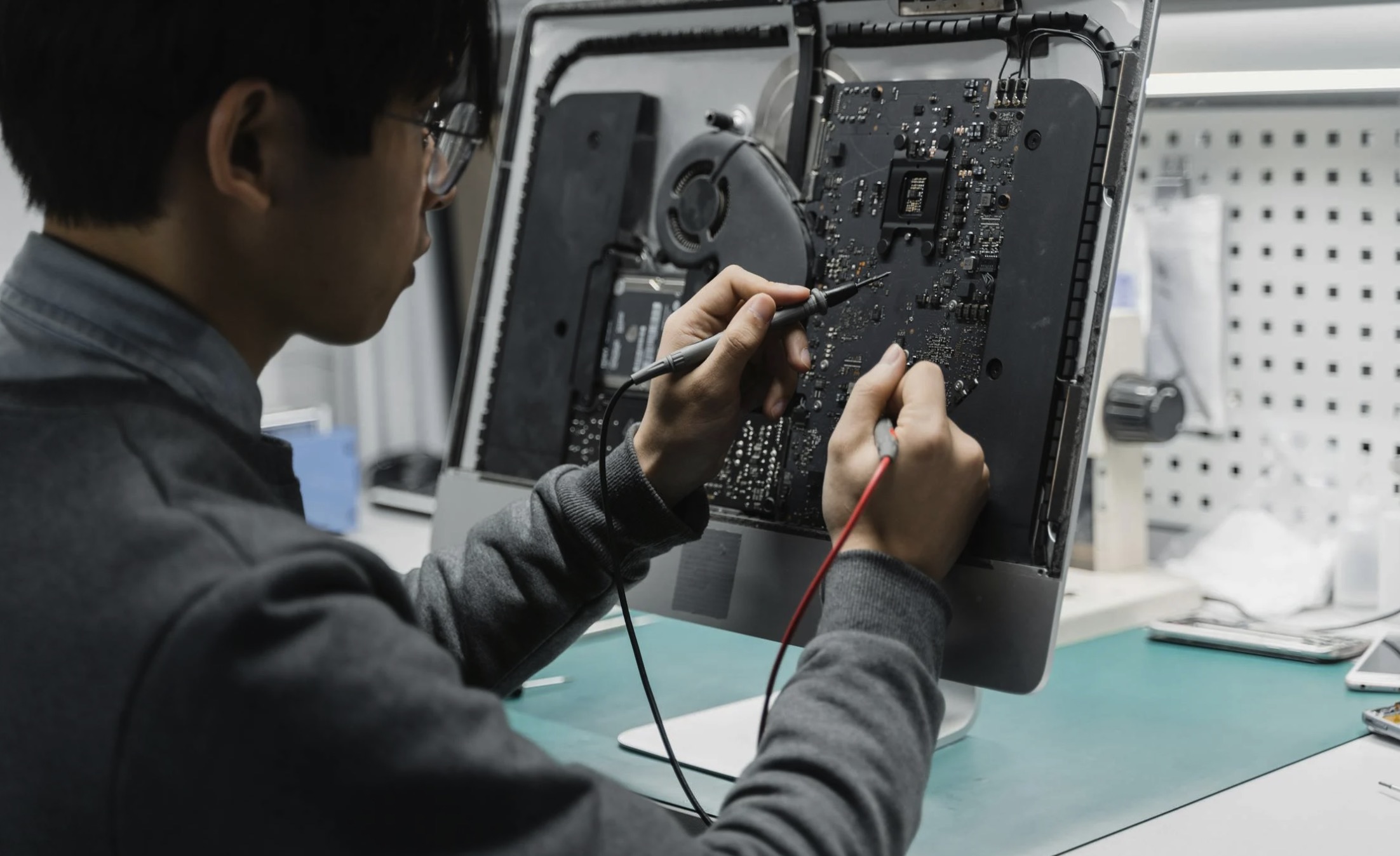 When to Use a Data Recovery Center for APFS Data Recovery