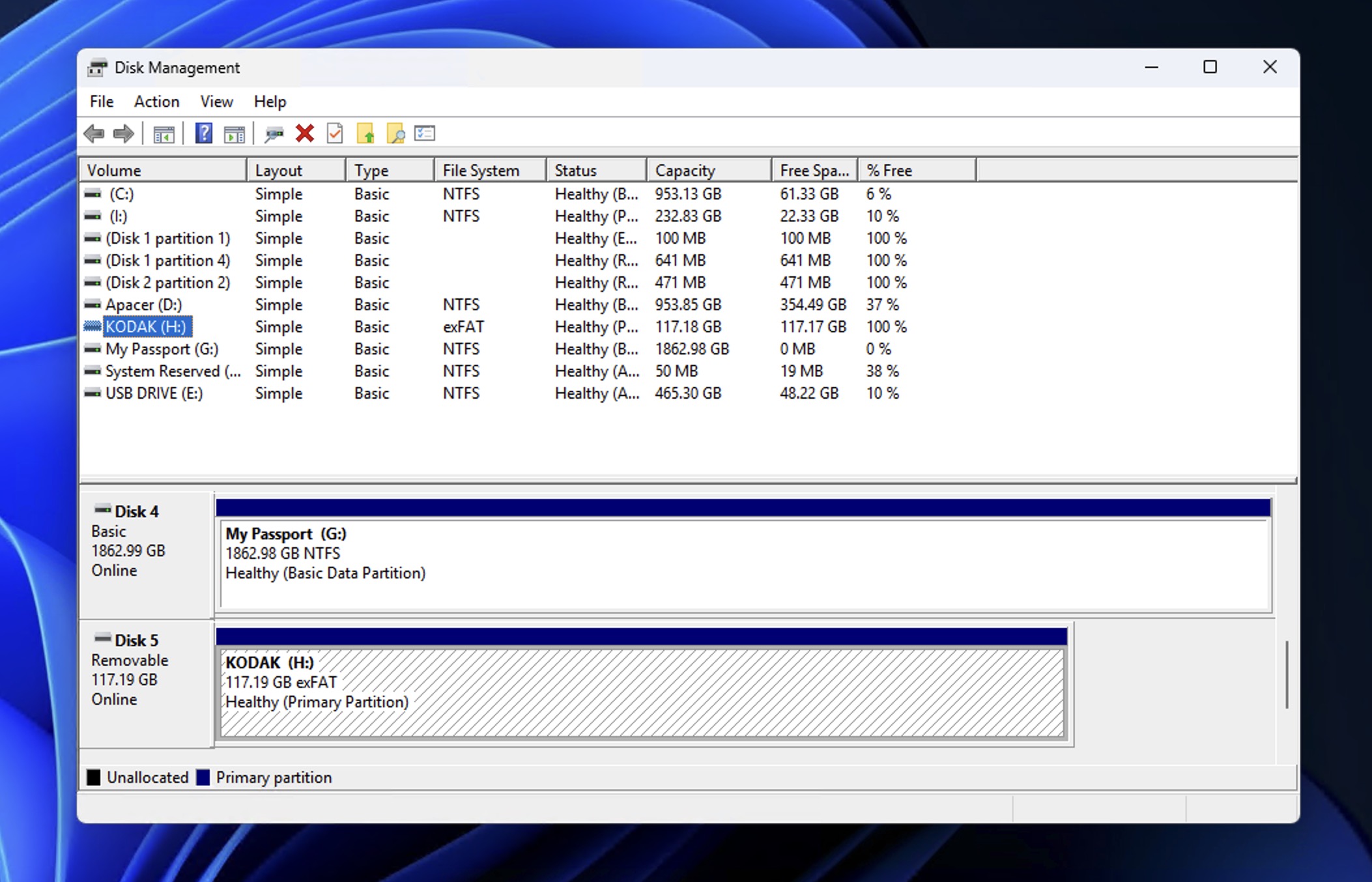 USB flash drive shown in Windows Disk Management